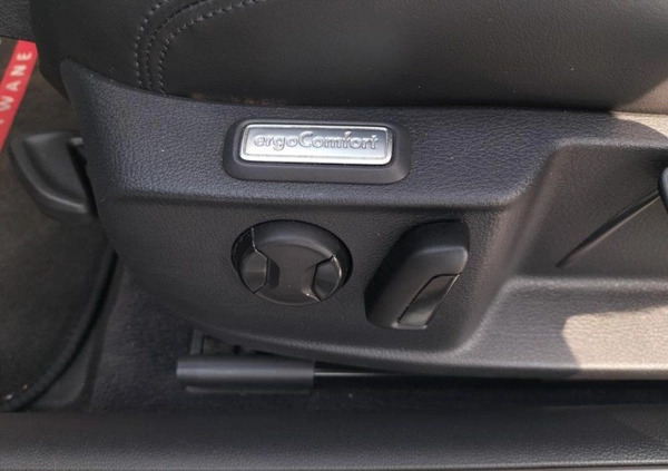 Volkswagen Passat cena 109900 przebieg: 135094, rok produkcji 2019 z Sanok małe 596